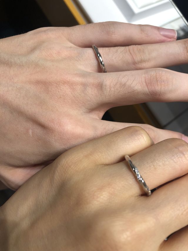 新郎新婦で異なるデザインを着用