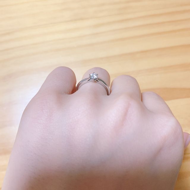 婚約指輪アルティア横から
