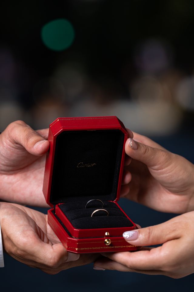 Cartierの赤い箱ショット