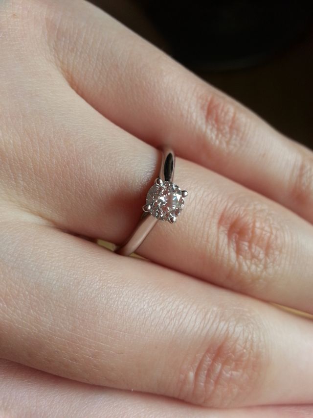 ダイヤは０.5カラットと小粒ですが、輝きが違います。