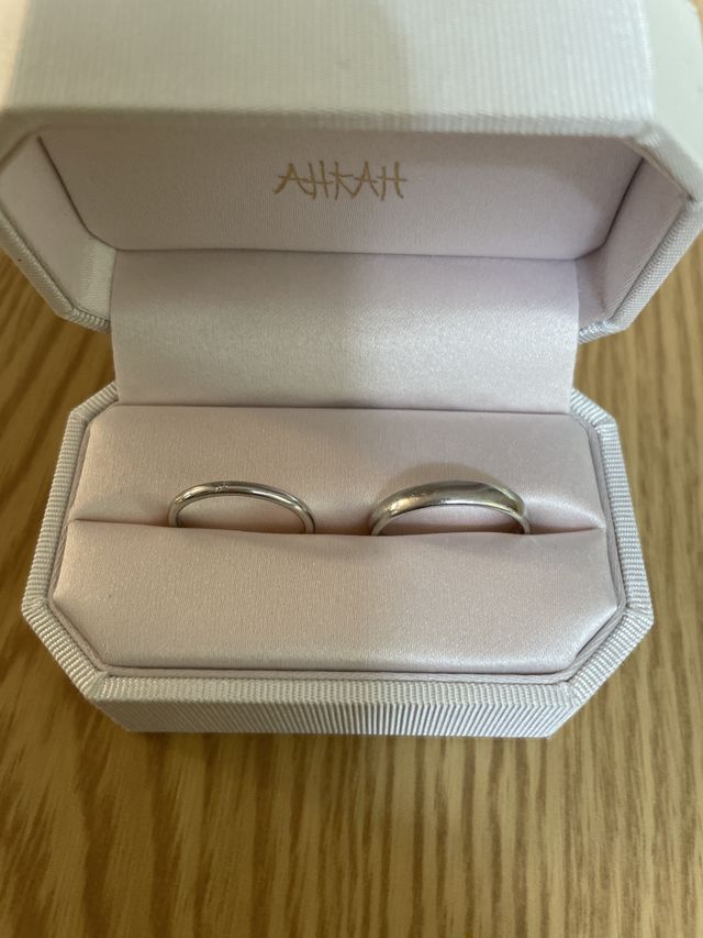 内側には結婚記念日を入れています