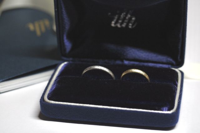 ゴールドとプラチナの色違いでセミオーダーしました。