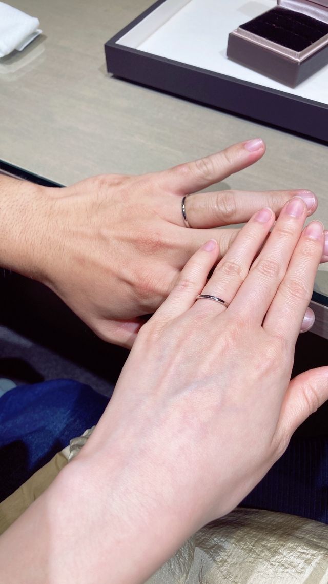 指輪が届いて初めてつけたときの写真です。
