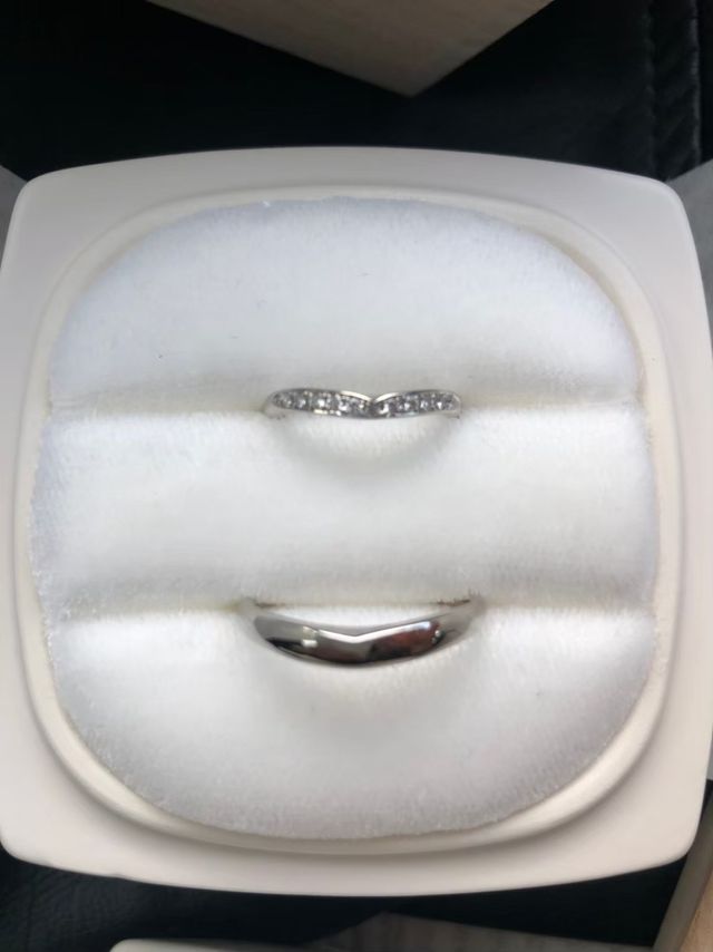 ダイアモンドが引き詰められたデザイン