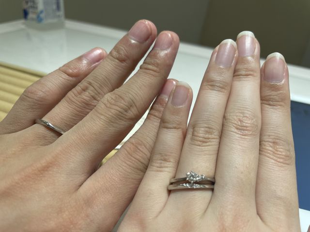 彼にもらった婚約指輪とも相性が良く、シンプルでとても可愛い！