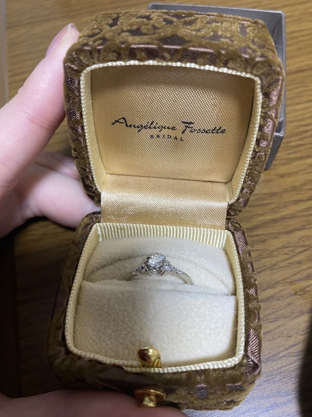 婚約指輪です。