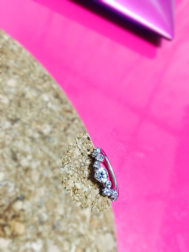 婚約指輪単体の写真です。真ん中のダイヤは0.238ctです。