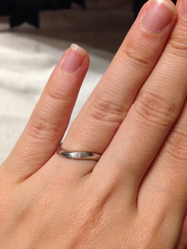 婚約指輪のカーブに合わせて作っていただきました！