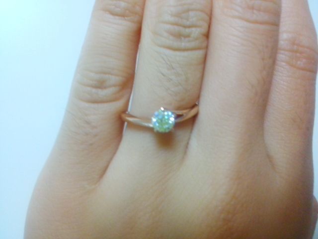 婚約指輪。ピンクゴールドのリングにしました。