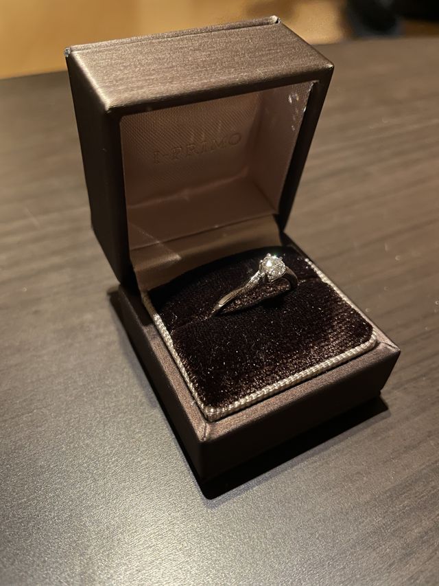 プロポーズ時の指輪の写真です。
