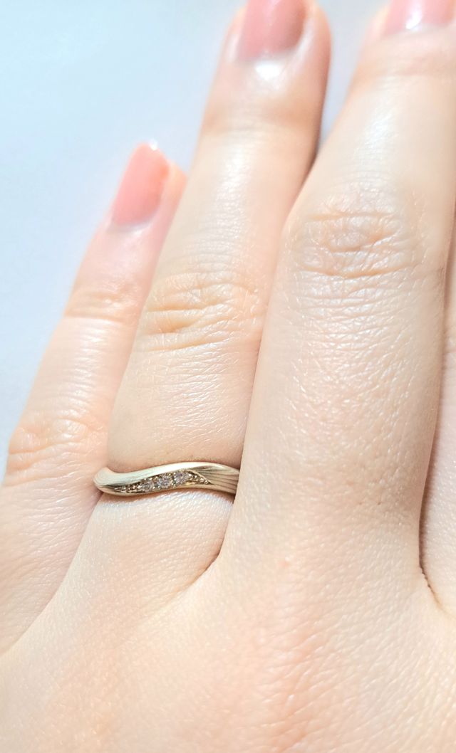 斜め下からの写真。杢目が見えやすいかと思います。