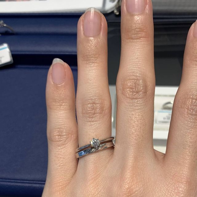 スマイリングチェリーと結婚指輪クレール9の重ね付け