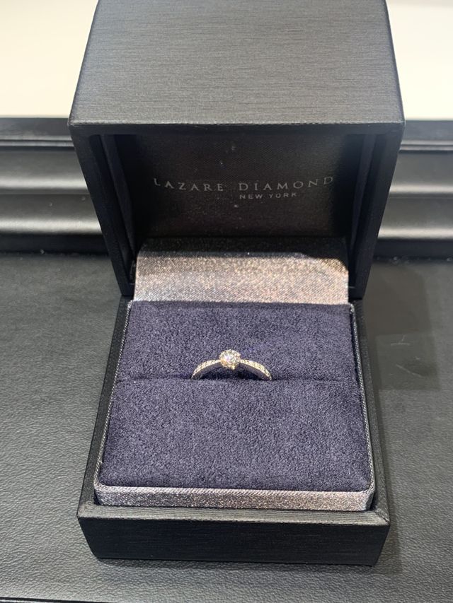 店舗にて仕上がった指輪を撮影した写真です。