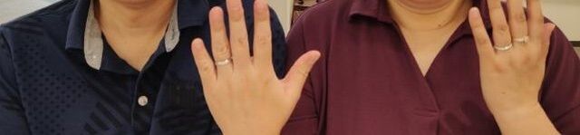 お店で指輪を受け取ったときに撮っていただいた写真です。