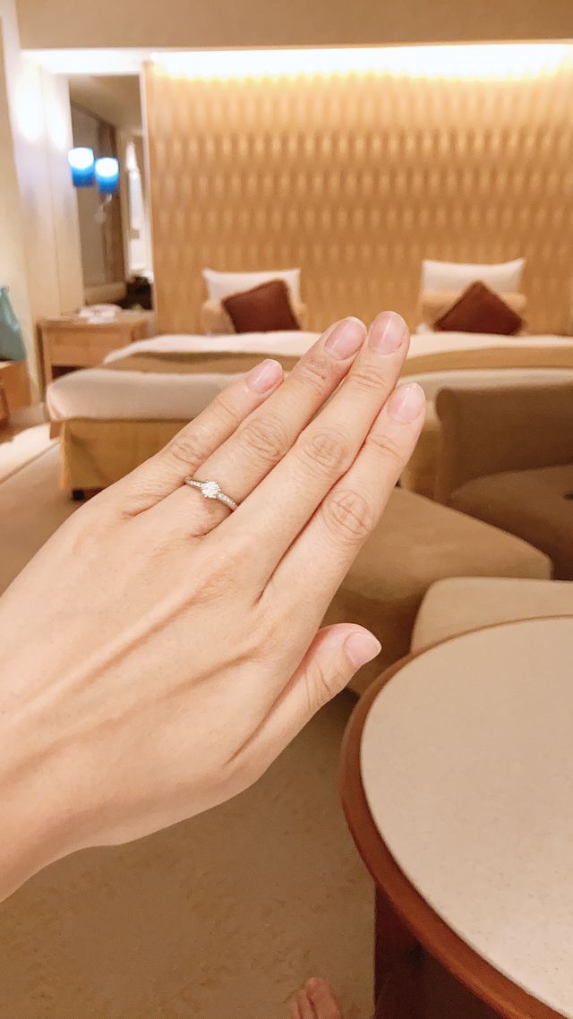 ホテルでプロポーズしてもらってすぐ撮ったもの。