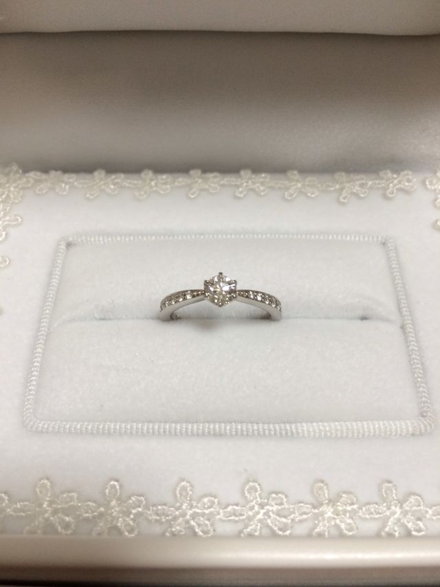 サイドにメレのデザイン