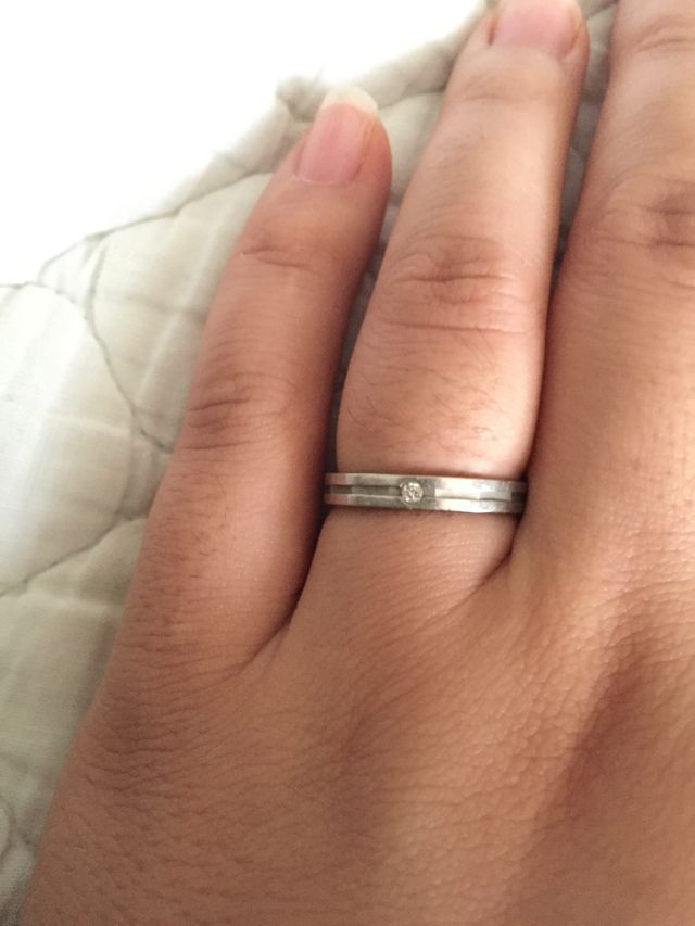 小さなダイヤが1つのシンプルなデザインです！