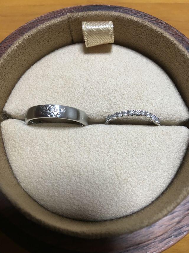 デザインは多少違うけど、内側に同じ刻印が入ってます。