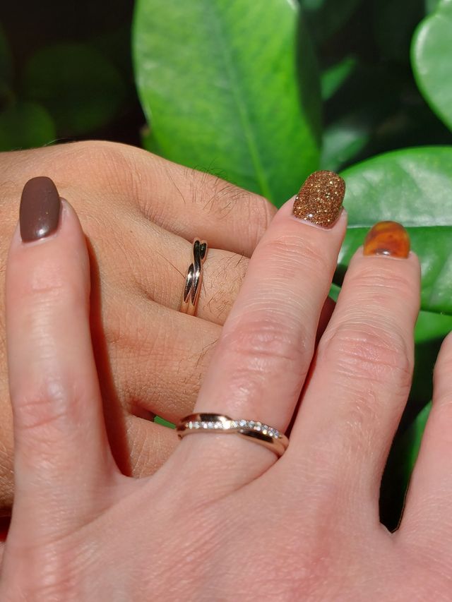 HYG♡屋外屋内、太陽の当たり方で色味が変化します♡