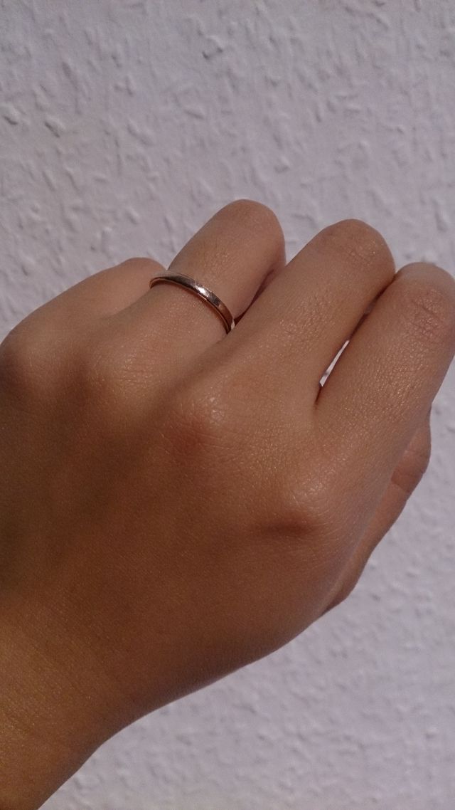 毎日つけていますが、悪目立ちせず気に入っています。