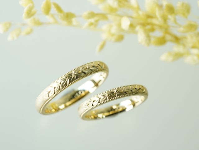 イエローゴールド
サンドブラスト
唐草模様(半周)
ミル打ち