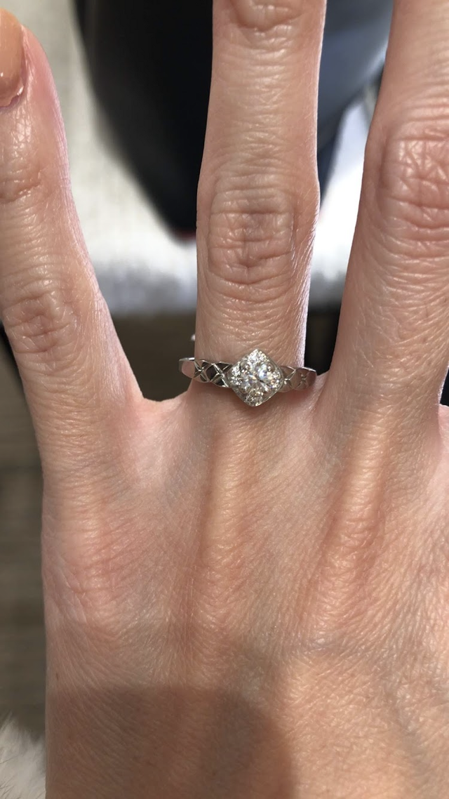 リングの部分がシャネルらしい。