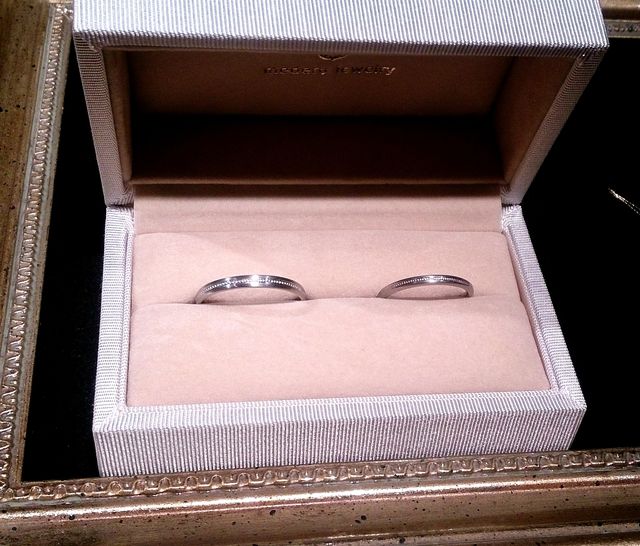 プラチナ素材、同じデザインの幅違いにしました。