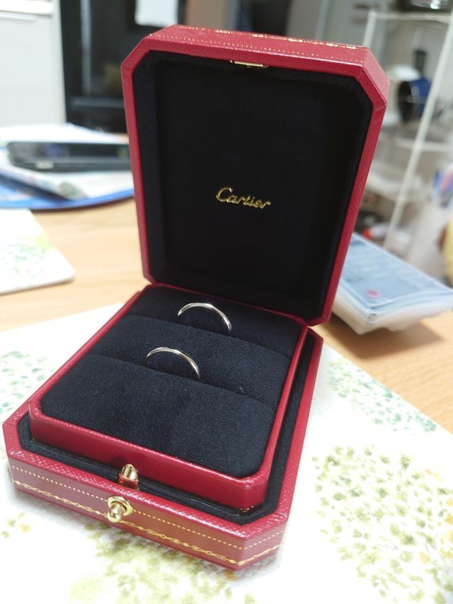 素敵なボックスに入った結婚指輪の写真です！