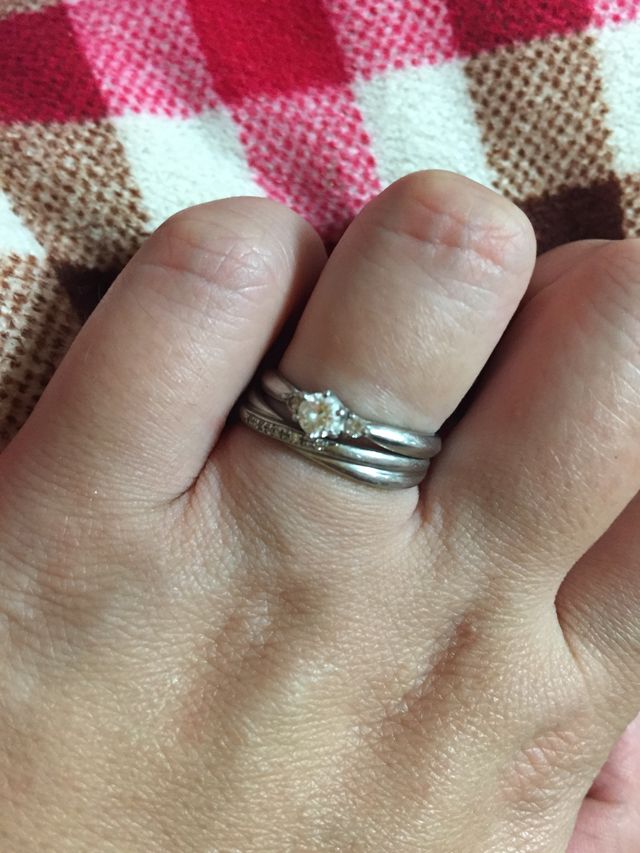 上が 婚約指輪で下が結婚指輪です(&acute;&nabla;｀)