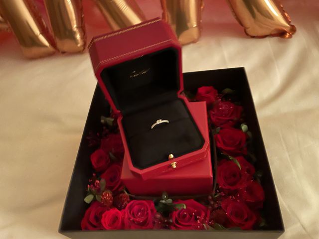 購入時に、カルティエらしい赤いボックスがついてきます。