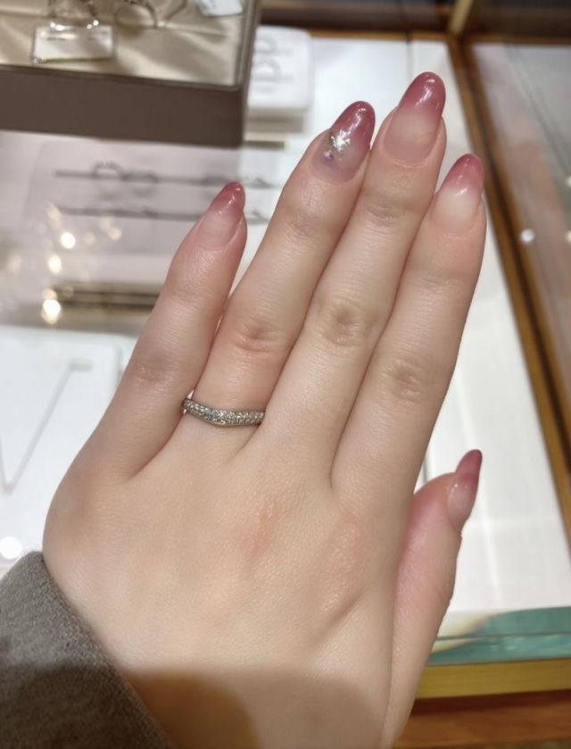 メレダイヤが2段に重なって並んでいます。