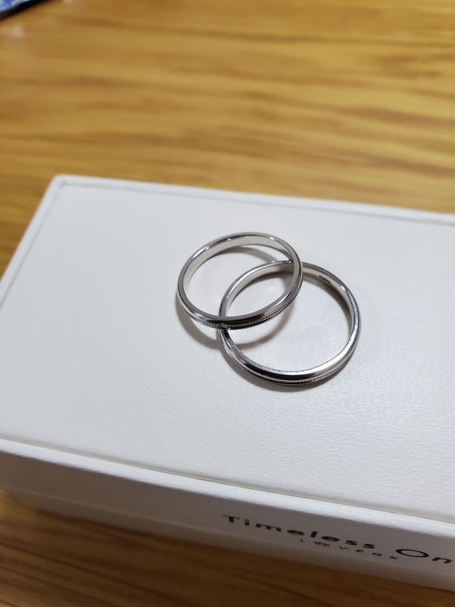 シンプルで少し遊び心のある素敵なデザインです。