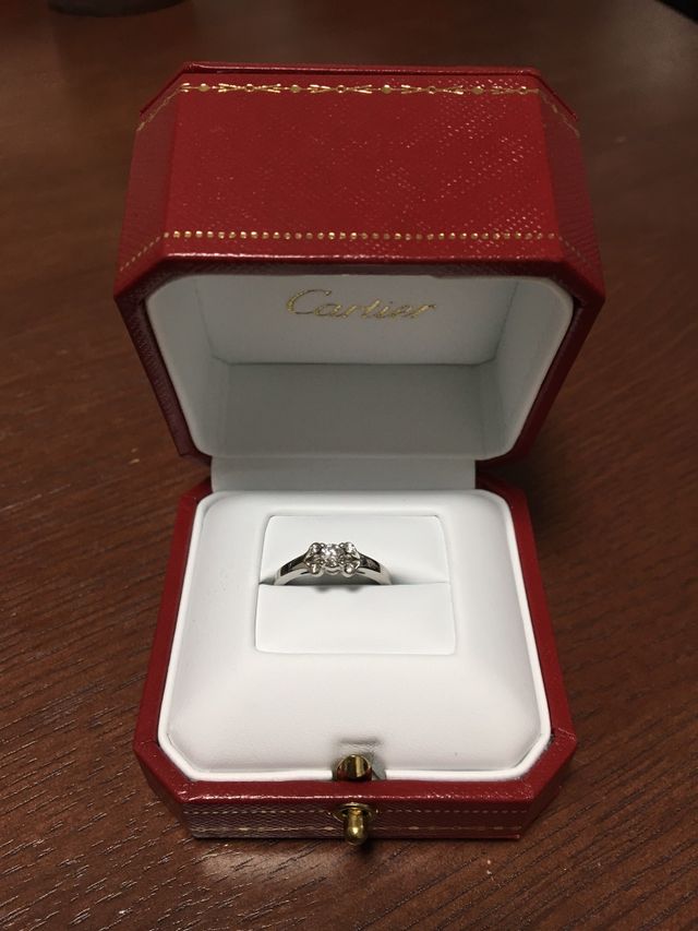 カルティエらしい、重厚で素敵なお箱