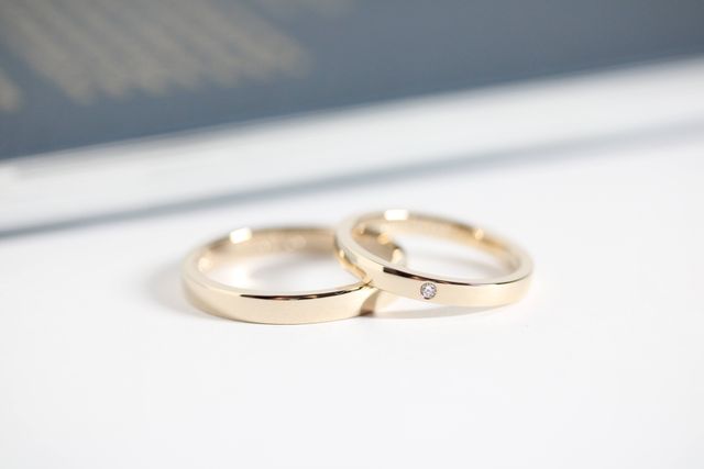 シャンパンゴールド＆シンプルが指輪選びの条件でした。