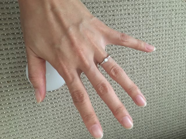 久々に指輪をはめてみました。見すぼらしい手ですみません