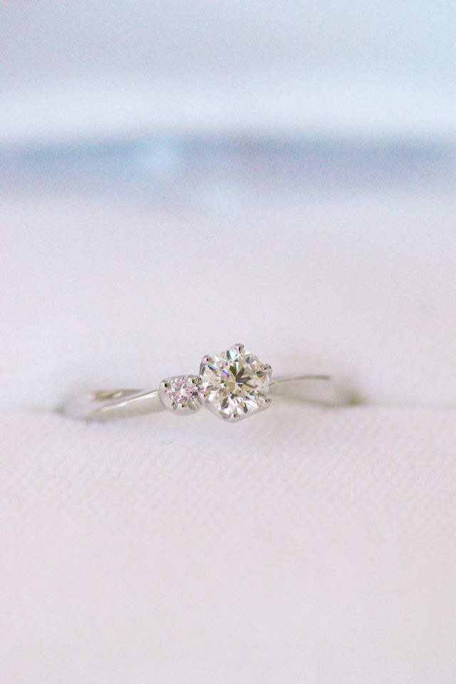 ウェーブがきつすぎず、指にはめても違和感がない。