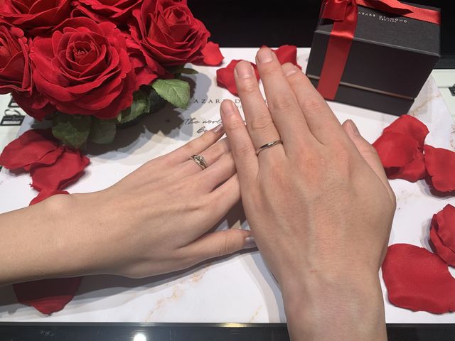 指輪を受け取り時に、店舗で撮りました。