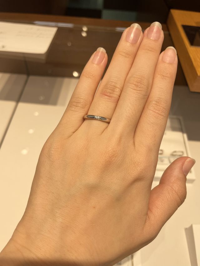 ホリミナスに一目惚れ！彼から貰った婚約指輪にも合いました。