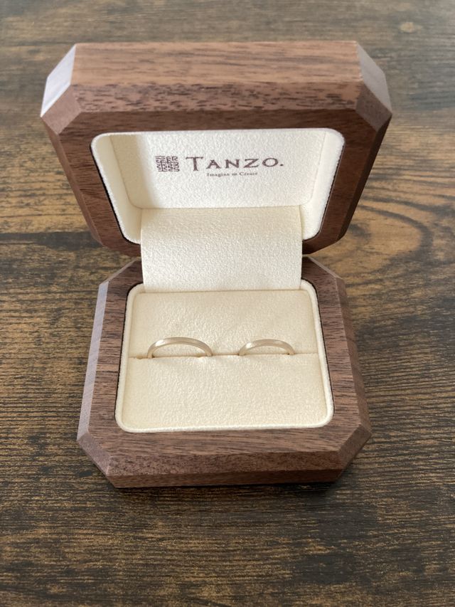 荒めマットなデザイン