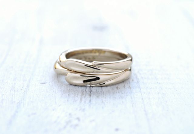 重ねるとハートのデザインになります