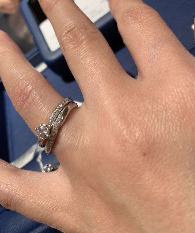 婚約指輪と結婚指輪の重ね付け