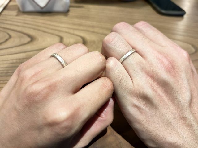 光りすぎなくてさりげない感じが気に入っています。