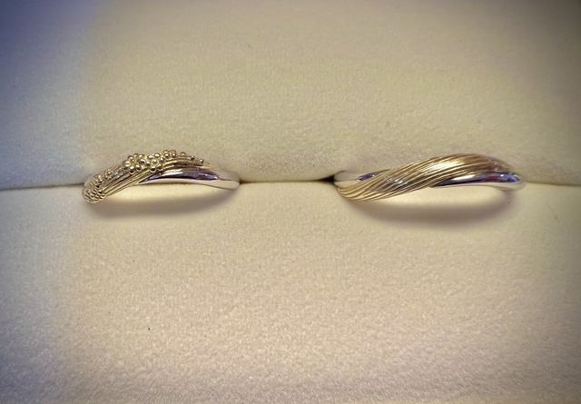 ラプンツェルモデルの結婚指輪です。