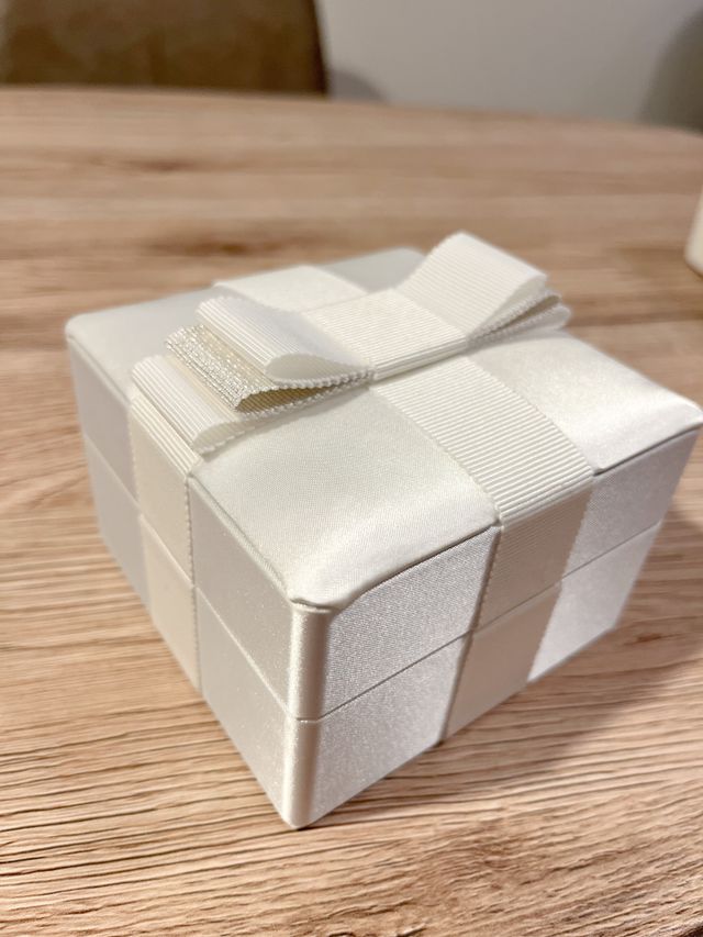 お気に入りのボックスです。エンゲージメントフォトでも使用済。