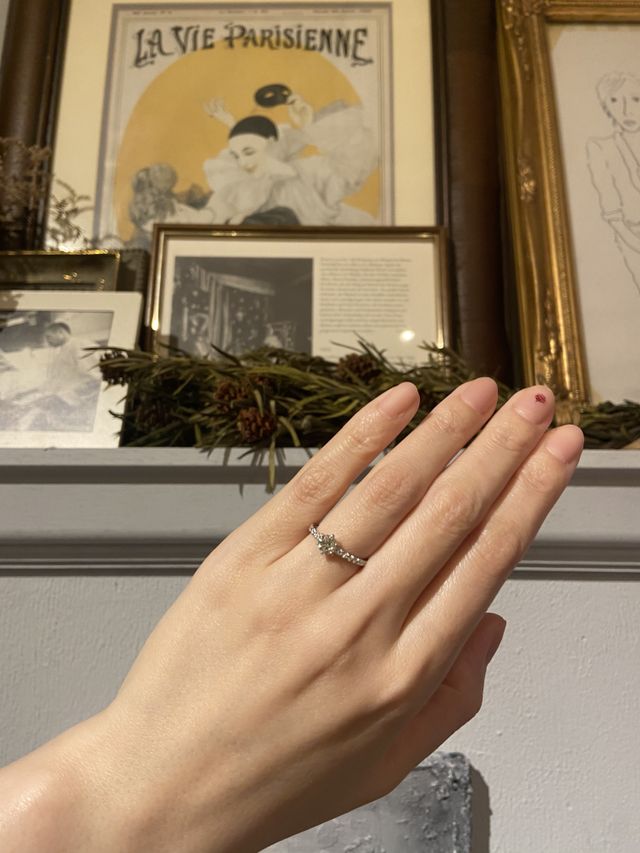 ハーフエタニティに婚約指輪です。