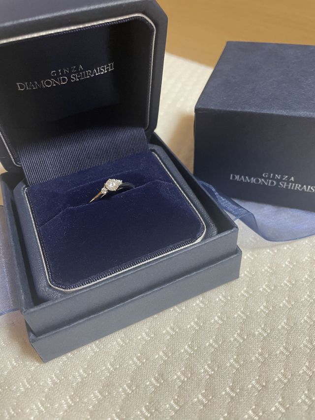 shining flow という婚約指輪です