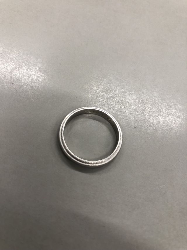 シンプルなデザインですが、淵のデザインとのバランスがいい。