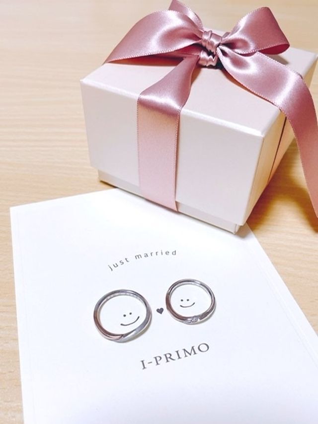 プラチナカラーを選択しました。星座モチーフのデザインです。