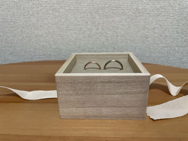 蓋を開けた状態です。
リボンも可愛く結んでありました。