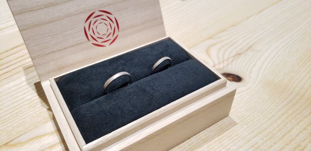 出来上がり時の結婚指輪です。理想的な仕上がりでした。